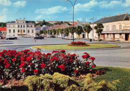 Delcampe - 60  MONTATAIRE LA PLACE DE LA MAIRIE - Montataire