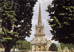 Delcampe - 85 LUCON LA CATHEDRALE ET LA PLACE MARECHAL LECLERC - Lucon