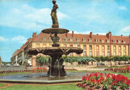 Delcampe - 51  VITRY LE FRANCOIS LA PLACE D ARMES - Vitry-le-François