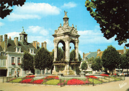 Delcampe - 28  CHATEAUDUN LA PLACE DU 18 OCTOBRE - Chateaudun