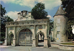 Delcampe - 17  SURGERES PORTIQUE DE LA RENAISSSANCE AUX ARMES - Surgères