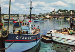 Delcampe - 29 CONCARNEAU LES BATEAUX SOUS LES REMPARTS - Concarneau