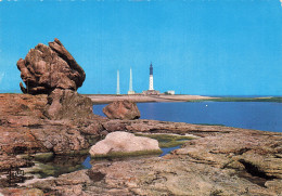 Delcampe - 29 ILE DE SEIN LE PHARE ET L USINE ELECTRIQUE - Ile De Sein