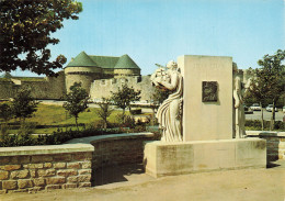Delcampe - 29 BREST LE CHÂTEAU ET LE MONUMENT DE L AMIRAL CRAS - Brest