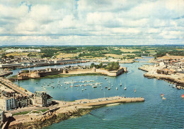 Delcampe - 29 CONCARNEAU LA DIGUE ET LA VILLE - Concarneau