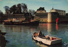 Delcampe - 29 CONCARNEAU LE BATEAU DU PASSEUR - Concarneau
