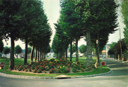 Delcampe - 91 VERRIERES LE BUISSON PLACE DU POULINAT - Verrieres Le Buisson