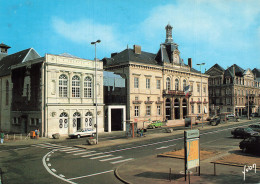 Delcampe - 86 CHATELLERAULT LE THEATRE ET L HOTEL DE VILLE - Chatellerault