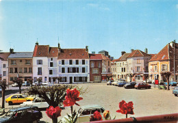 Delcampe - 77 REBAIS LA PLACE DU MARCHE - Rebais