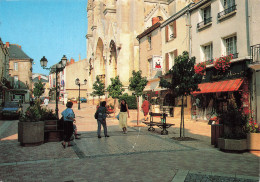 Delcampe - 49 CHOLET LE PARVIS NOTRE DAME - Cholet