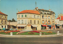 Delcampe - 78 LE VESINET PLACE DE LA REPUBLIQUE - Le Vésinet