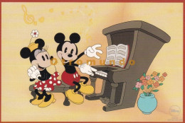 Delcampe - U.S. WALT DISNEY POSTCARD MINNIE AND MICKEY MOUSE PLAYING PIANO MUSIC TO MY EARS 1999 - Sonstige & Ohne Zuordnung