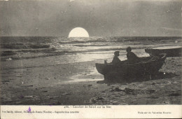 Delcampe - CPA Coucher De Soleil Sur La Mer - Pesca