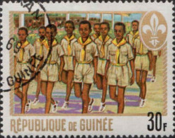 Delcampe - Guinee (Rep) Poste Obl Yv: 388 Mi:538 Pionniers (TB Cachet Rond) - Autres & Non Classés
