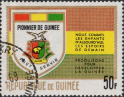 Delcampe - Guinee (Rep) Poste Obl Yv: 391 Mi:541 Pionnier De Guinée (TB Cachet Rond) - Autres & Non Classés