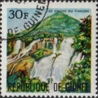 Delcampe - Guinee (Rep) Poste Obl Yv: 327 Mi:438 Les Chutes Du Tinkisso (TB Cachet Rond) - Berge