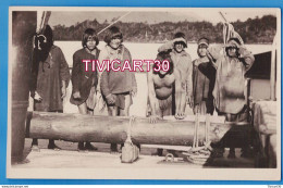 Delcampe - CARTE PHOTO ETHNOLOGIE - TERRE DE FEU - CHILI - MAGALLANES - AMERINDIENS SUR UN BATEAU - PHOTO HANDLER - Chili