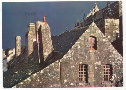 Delcampe - CPSM / CPM 10.5 X 15 Prestige BRETAGNE Pignon Et Cheminées D'une Maison En Pierre à Côté D'une église - Bretagne