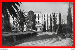 Delcampe - CPSM/pf (83) HYERES-LES PALMIERS.  Hôtel Chateaubriand, Maison De Repos De La M.G.E.N...*1758 - Hyeres