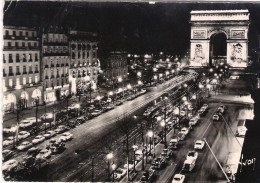 Delcampe - 75. PARIS. CHAMPS ELYSEES ET ARC DE TRIOMPHE LA NUIT. VOITURES. 1962. - Champs-Elysées