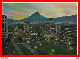 Delcampe - CPSM/gf  LE CAP (Afrique Du Sud)  By Nigth, Evening Brings Out Lights Along The Heerengracht..*6805 - Südafrika