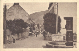 Delcampe - 10518 CPA Condat En Fesniers - Place De La Fontaine - Condat