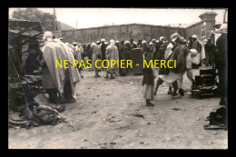 Delcampe - ALGERIE - TLEMCEN - MARCHE A LA PORTE DE L'ABATTOIR - CARTE PHOTO ORIGINALE - Tlemcen