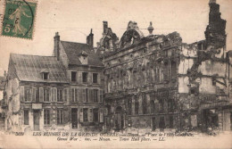 Delcampe - Les Ruines De La Grande Guerre Noyon Place De L Hotel De Ville - Noyon