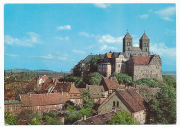 Delcampe - CPSM 10.5 X 15 Allemagne (61) Saxe-Arnhalt QUEDLINBURG Blick Vom Münzenberg Auf Schlossmuseum Und Stiftskirche - Quedlinburg