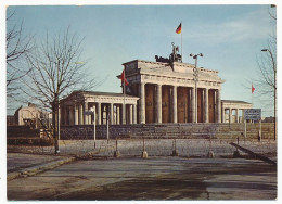 Delcampe - CPSM 10.5 X 15 Allemagne (112) BERLIN Das Brandenburger Tor Nach Dem 13. August 1961 - Brandenburger Tor