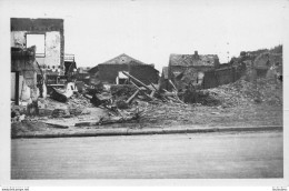 Delcampe - LAON CARTE PHOTO 1944 VUE PRISE DU SQUARE BRUNEHAUT MAGASIN EXPOSITION ET BUREAUX - Laon