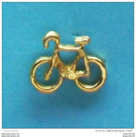 Delcampe - 1 PIN'S //   ** VÉLO Mini BICYCLETTE ** - Cycling