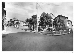 Delcampe - CAR-AEAP7-0471-69 - SAINT-LAURENT-DE-CHAMOUSSET - La Place Du Centre Et La Rue Des Roches - Saint-Laurent-de-Chamousset