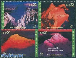 Delcampe - United Nations, Vienna 2002 International Mountain Year 4v [:::] Or [+], Mint NH, Sport - Mountains & Mountain Climbing - Escalada