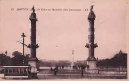 Delcampe - 33 BORDEAUX LES COLONNES ROSTRALES ET LES QUINCONCES - Bordeaux