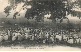 Delcampe - Comores - Grande Comore - Kabar Sous Un Badamier - Comoros