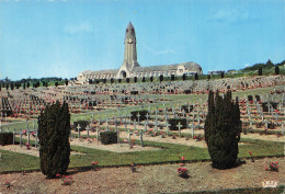 Delcampe - 55 DOUAUMONT OSSUAIRE ET CIMETIERE 15 000 TOMBES - Douaumont