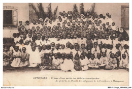 Delcampe - BBTP12-1104-MADAGASCAR - Groupe D'une Partie Des 400 Eleves Malgaches Au Profit De La Mission Des Religieuses - Madagaskar