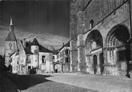 Delcampe - 89 AVALLON TOUR DE L HORLOGE MAISON DU XVE SIECLE PRES DE L - Avallon