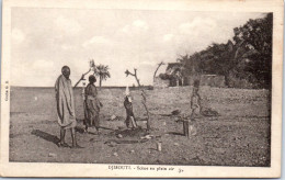 Delcampe - DJIBOUTI - Scene En Plein Air (depecage) - Dschibuti
