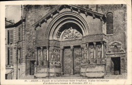 Delcampe - CPA Arles Facade De La Cathedrale Saint Trophime Le Plus Bel Ouvrage D'Architecture Romane De Proven - Arles