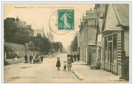 Delcampe - 76.ENVERMEU.L'ENTREE DU PAYS PAR LA ROUTE DE DIEPPE.GARAGE - Envermeu