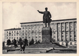 Delcampe - RUSSIE LENINGRAD STATUE DE S M KIROV SUR LA PLACE KIROV - Russland