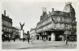 Delcampe - 24* BERGERAC   Place Notre Dame  (CPSM X14cm)     RL22,1577 - Bergerac