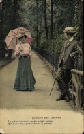 Delcampe - CPA Le Pont Des Amours Le Galant Amoureiux Guette Le Clair Corsage Femme - Couples