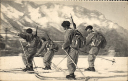 Delcampe - CPA Militaria Chasseurs Alpins Eclaireurs Skieurs Ski - Uniformen