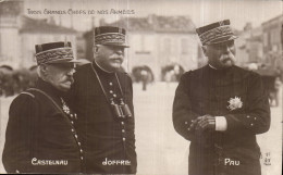 Delcampe - CPA Militaria Trois Grands Chefs De Nos Armees Castelnau Joffre Pau - Personen