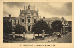 Delcampe - CPA Deauville La Mairie Et La Poste - Deauville