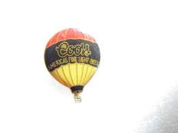 Delcampe - PIN'S   MONTGOLFIÈRE  BALLON COORS   BIÈRE - Airships
