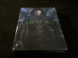 Delcampe - ARROW   L'INTEGRALE DE LA SAISON 1  5 Dvd 23 épisodes - Konvolute